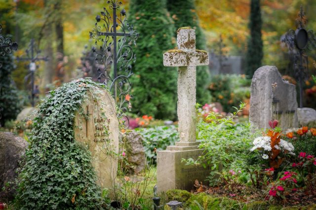 Historia de terror en un cementerio